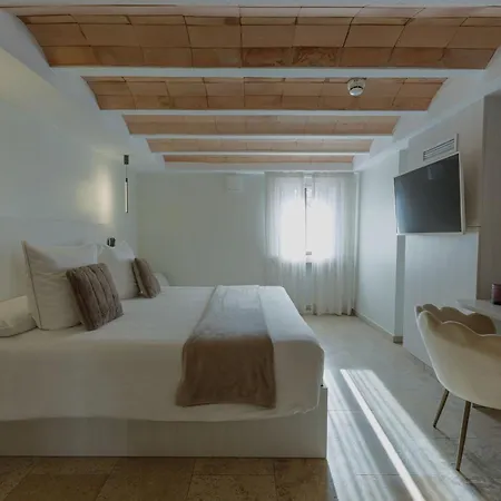 Boutique Comtal Empuries 4* Roses