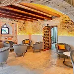 Boutique Comtal Empuries 4* Roses
