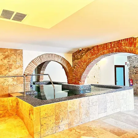 Boutique Comtal Empuries 4* Roses