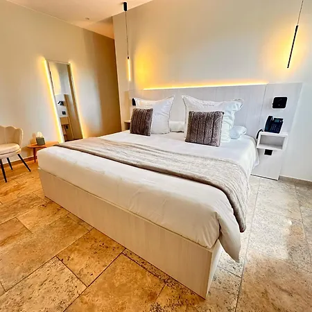 Boutique Comtal Empuries 4* Roses