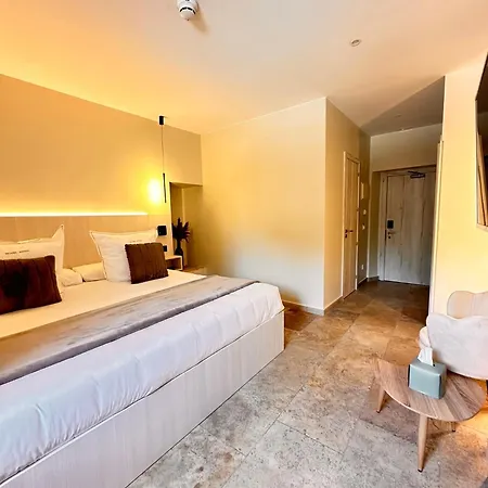 Boutique Comtal Empuries 4* Roses